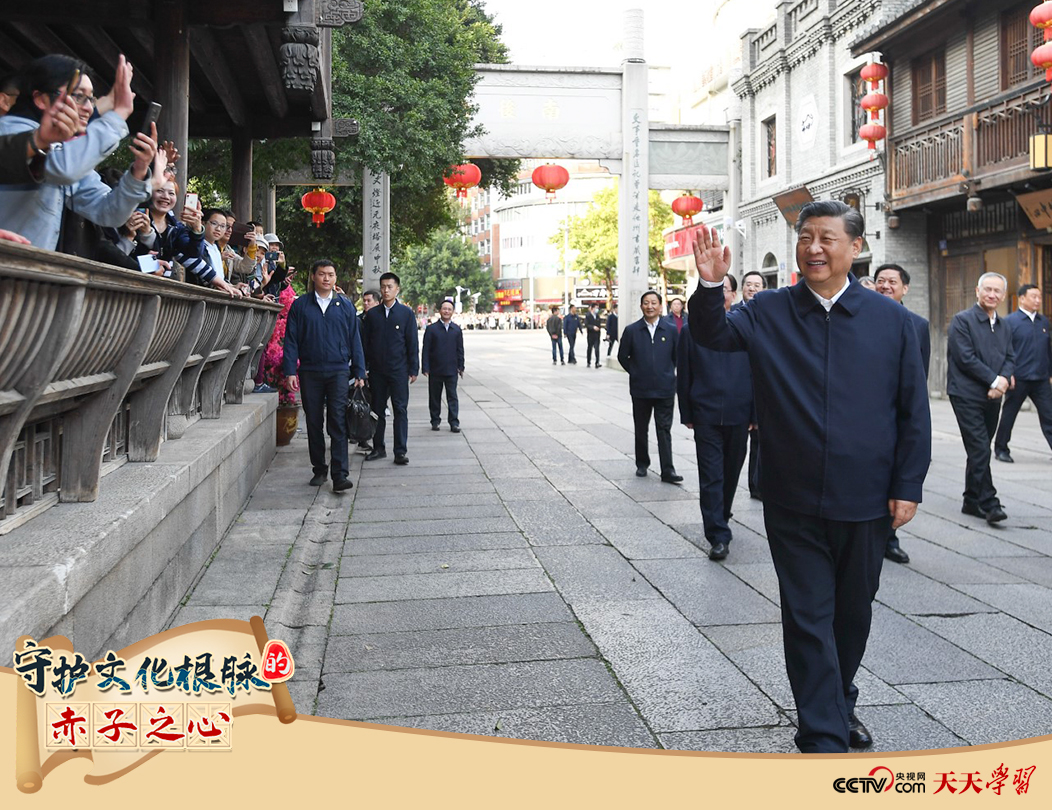 2021年3月24日，习近平总书记在福建福州三坊七巷历史文化街区步行察看南后街。