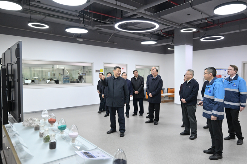2024年3月18日，习近平总书记在中德合资企业巴斯夫杉杉电池材料有限公司考察。